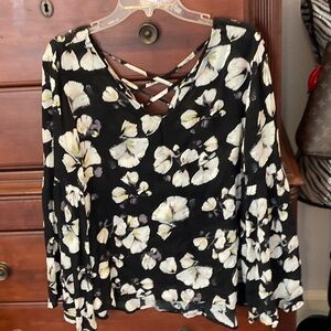TCEC Black and White Floral Blouse